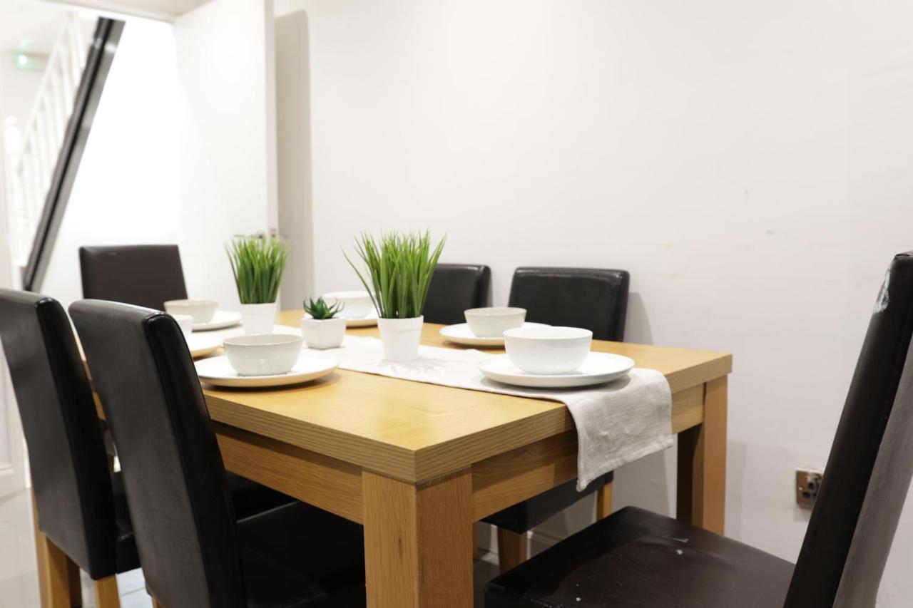 5 Bed Town House Within City Centre And Sleeps Up To 11 With Sky And Netflix Birmingham Luaran gambar