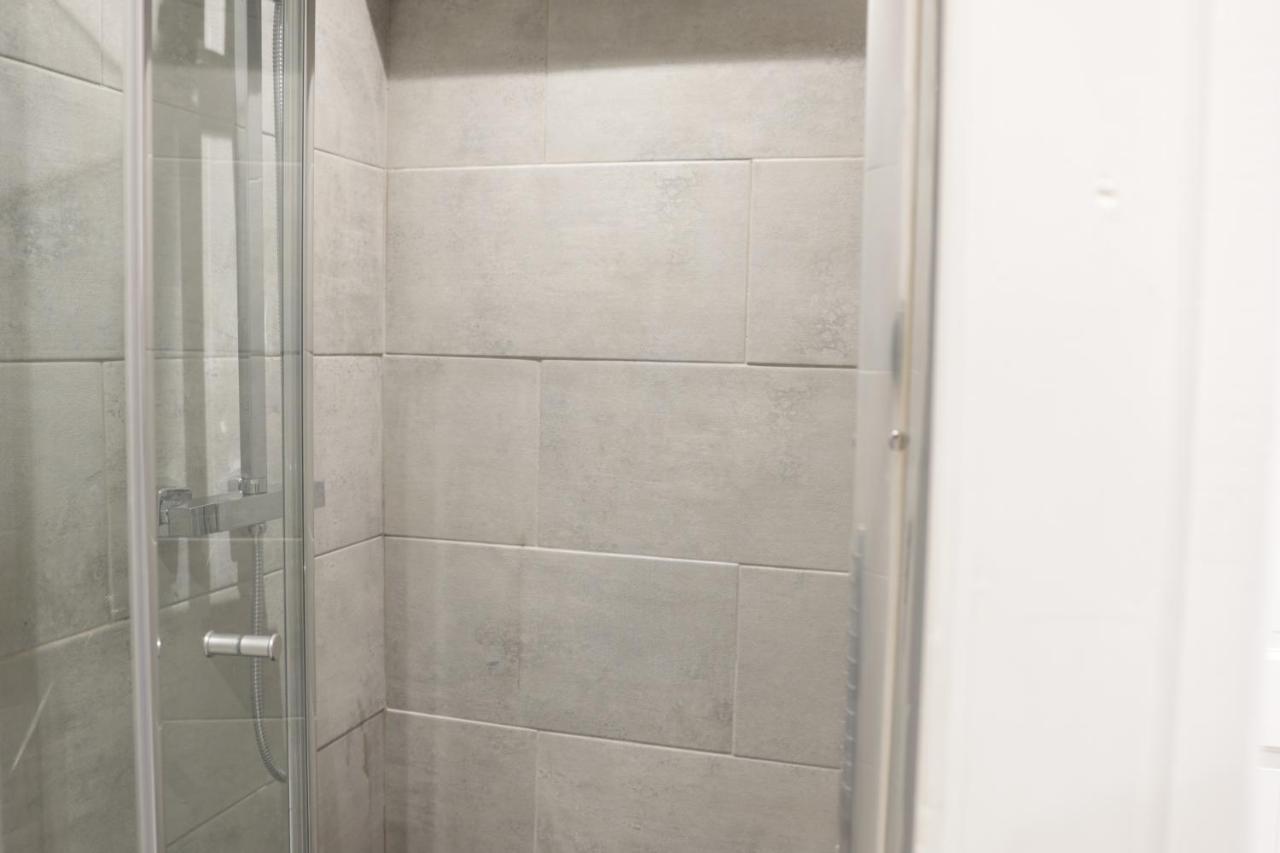 5 Bed Town House Within City Centre And Sleeps Up To 11 With Sky And Netflix Birmingham Luaran gambar