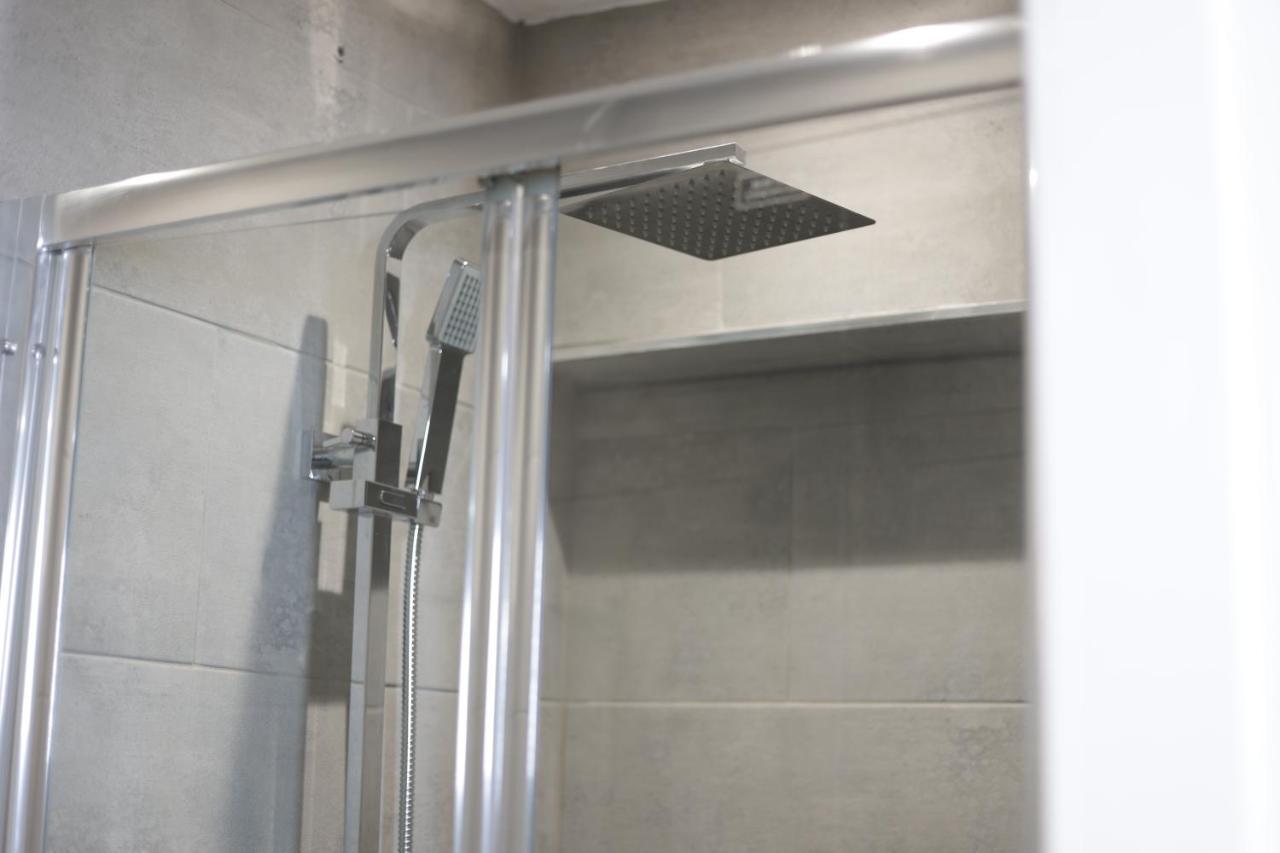 5 Bed Town House Within City Centre And Sleeps Up To 11 With Sky And Netflix Birmingham Luaran gambar