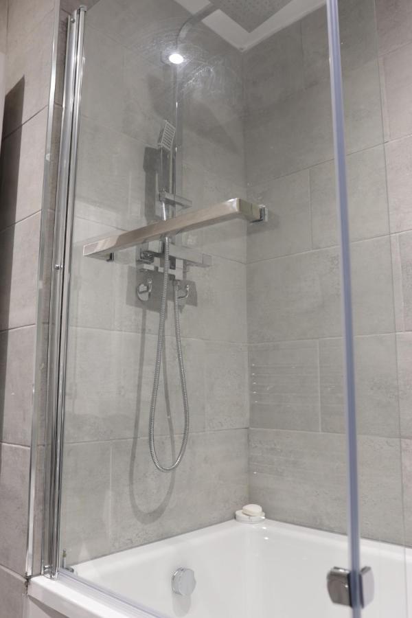 5 Bed Town House Within City Centre And Sleeps Up To 11 With Sky And Netflix Birmingham Luaran gambar