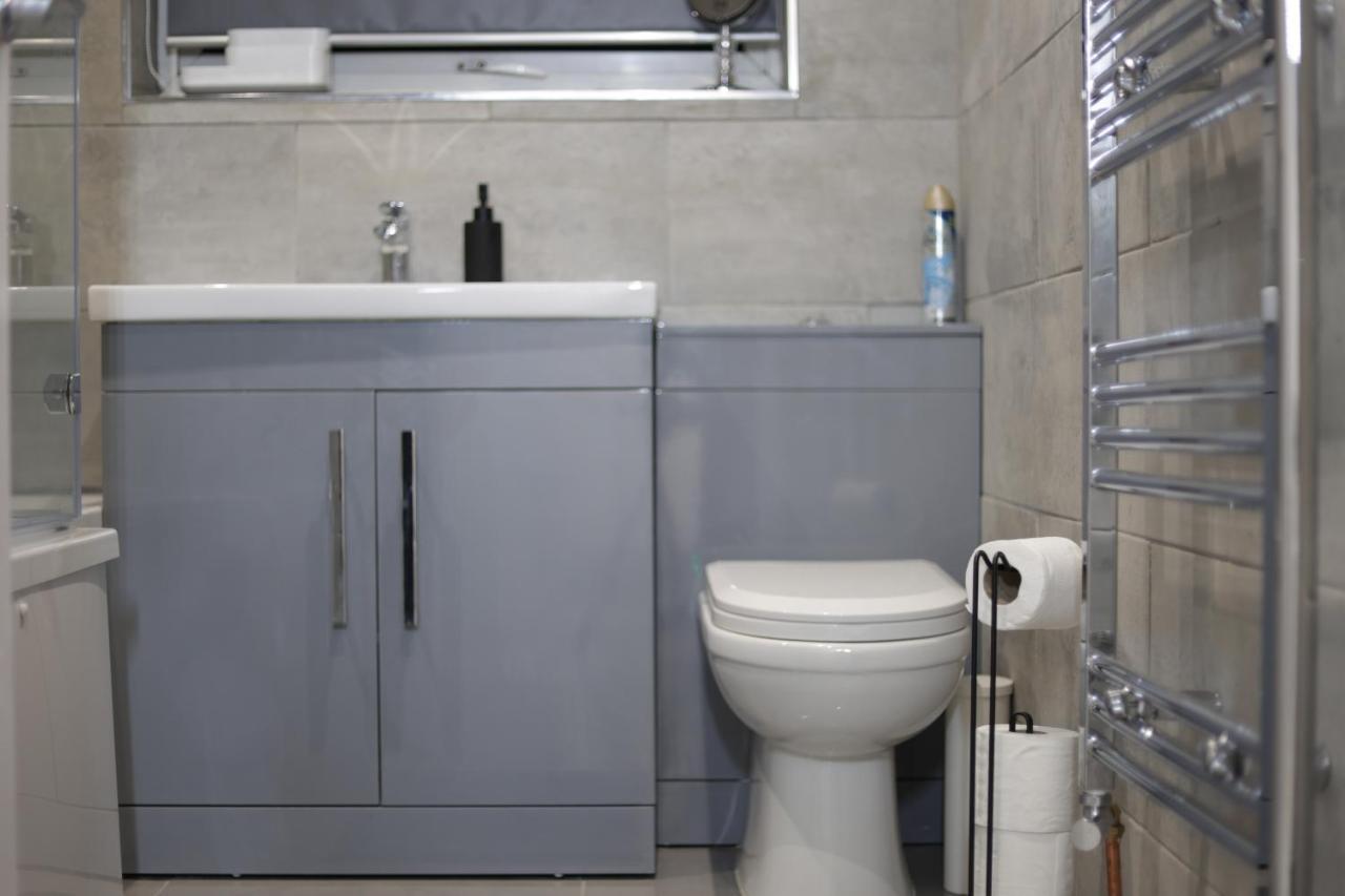 5 Bed Town House Within City Centre And Sleeps Up To 11 With Sky And Netflix Birmingham Luaran gambar