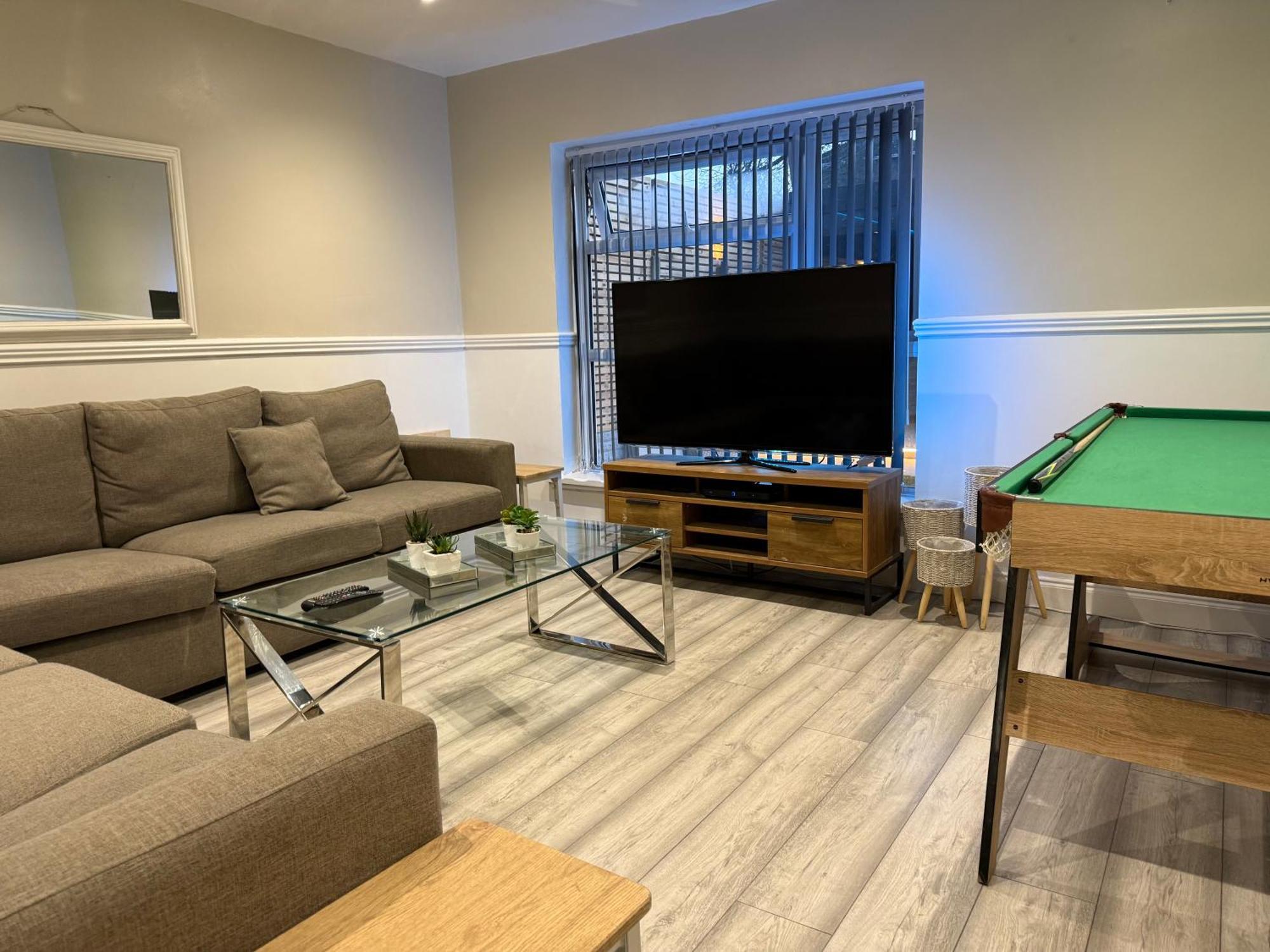 5 Bed Town House Within City Centre And Sleeps Up To 11 With Sky And Netflix Birmingham Luaran gambar