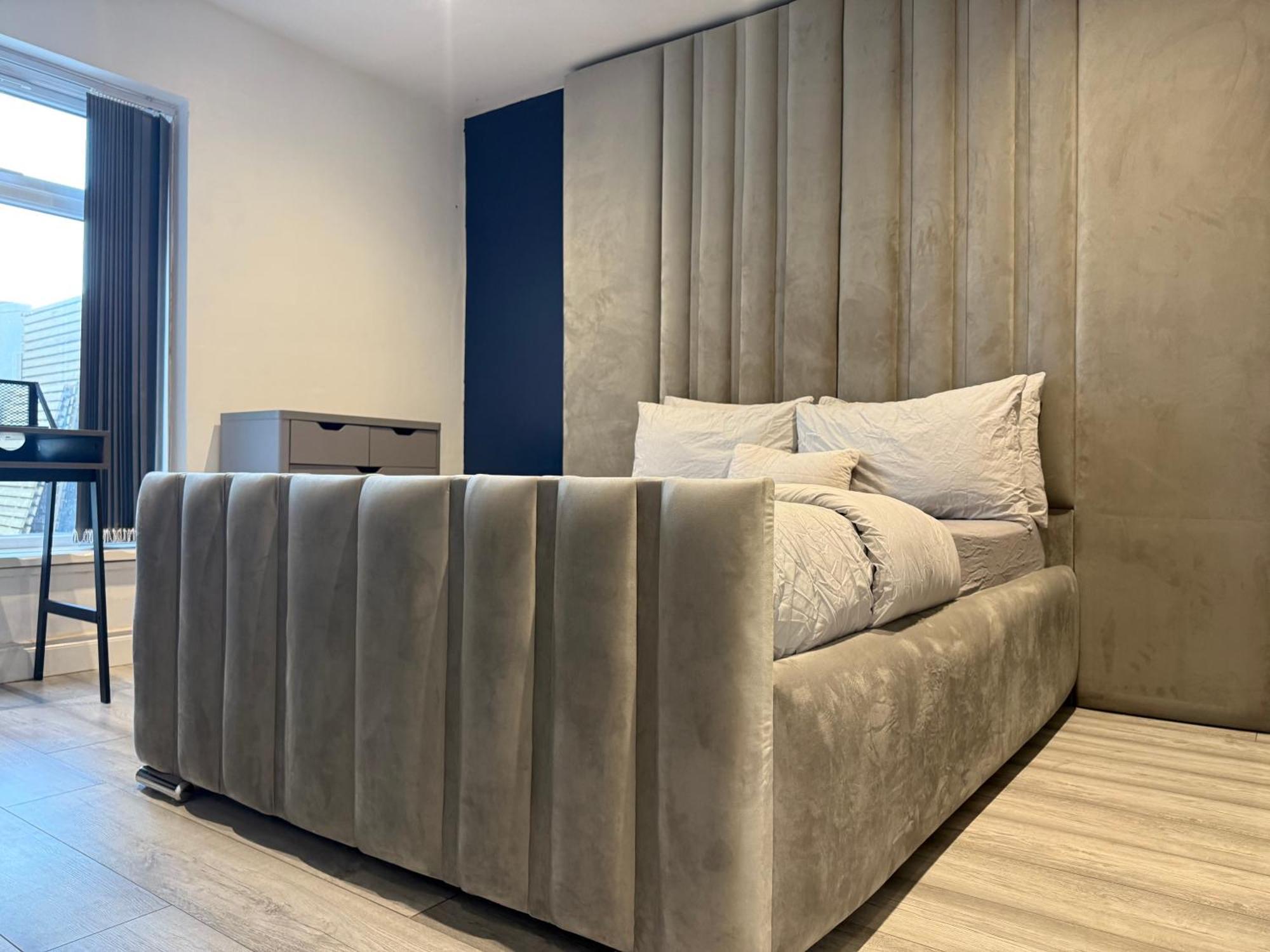 5 Bed Town House Within City Centre And Sleeps Up To 11 With Sky And Netflix Birmingham Luaran gambar