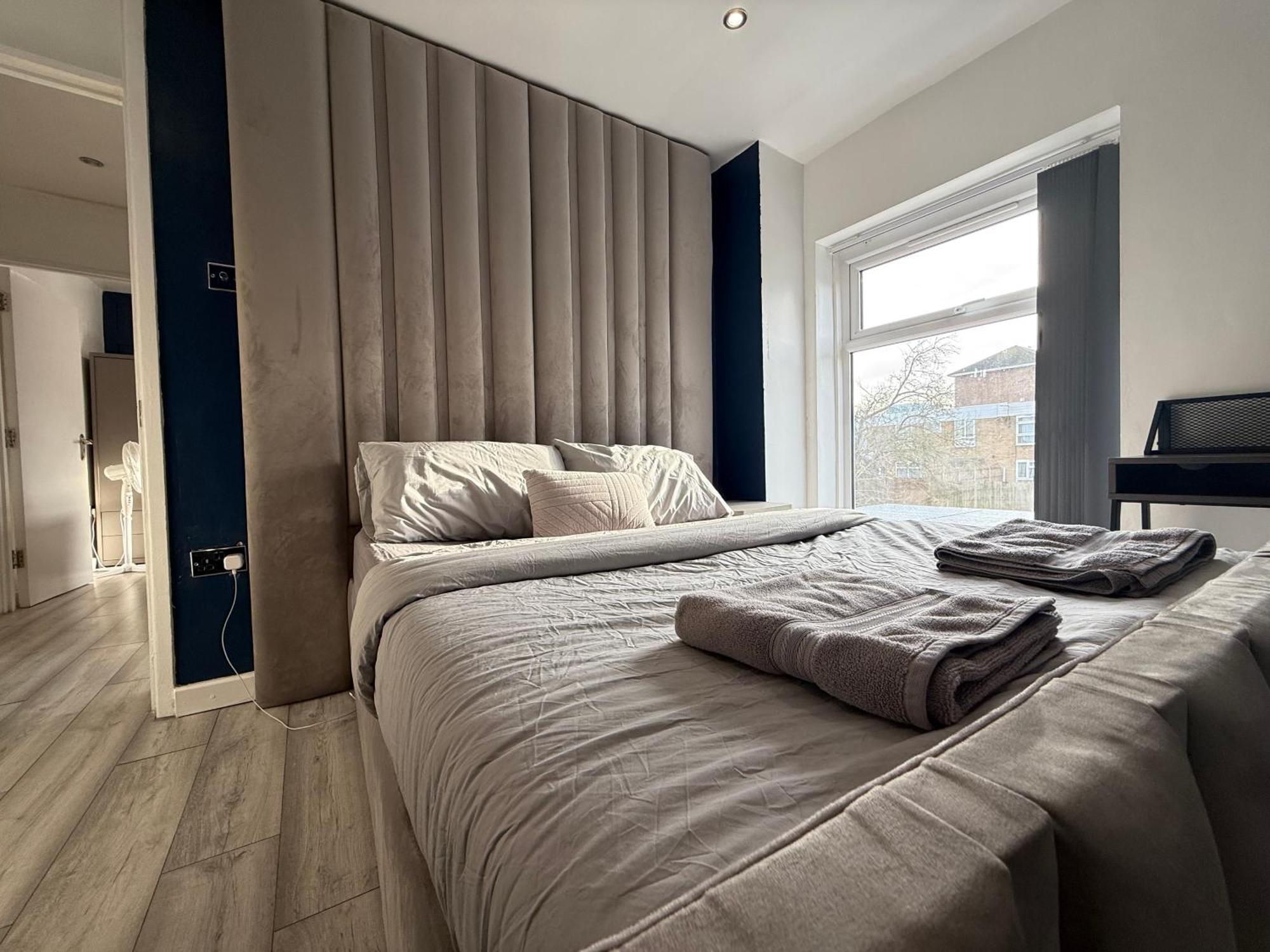 5 Bed Town House Within City Centre And Sleeps Up To 11 With Sky And Netflix Birmingham Luaran gambar