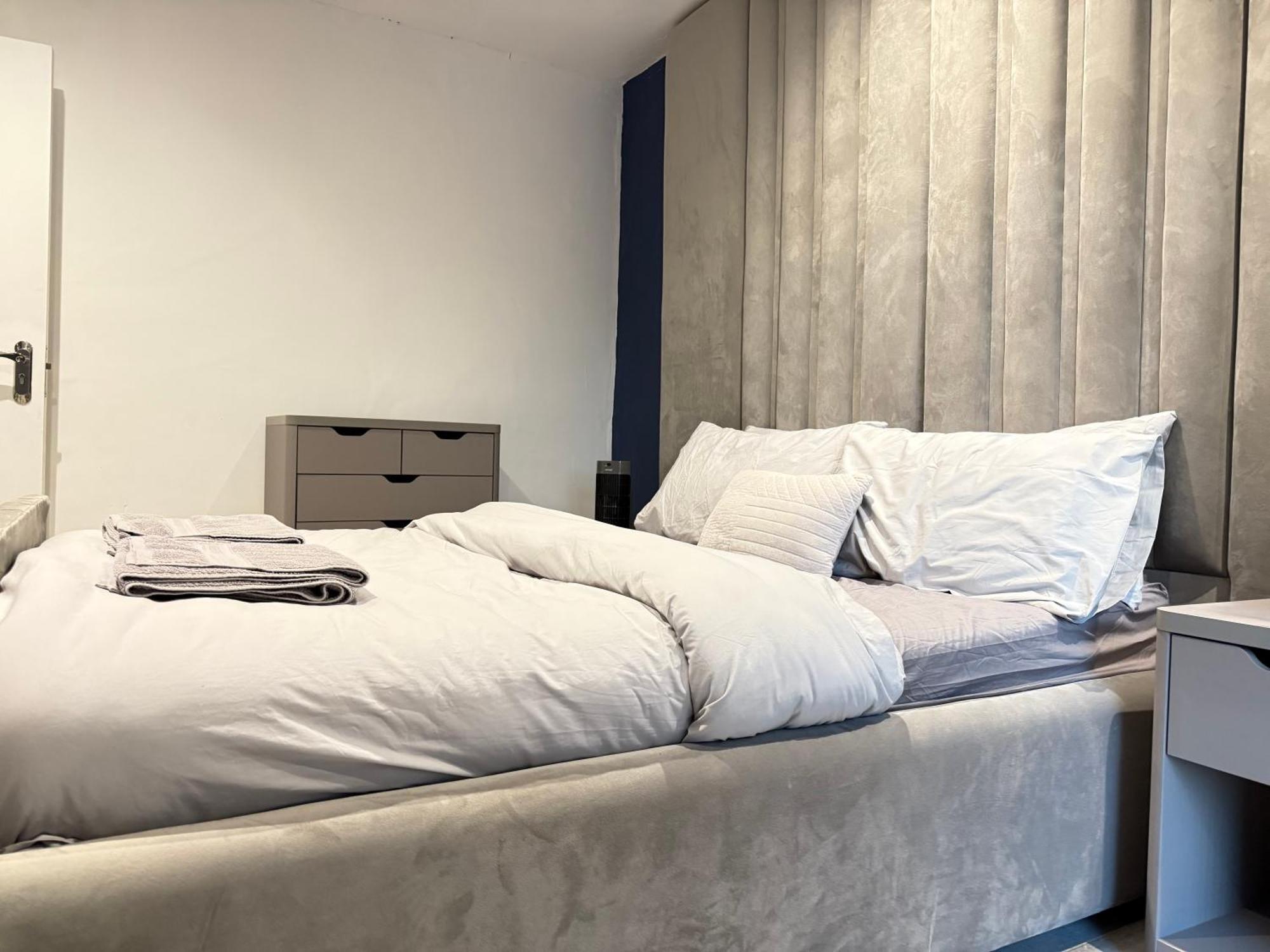 5 Bed Town House Within City Centre And Sleeps Up To 11 With Sky And Netflix Birmingham Luaran gambar