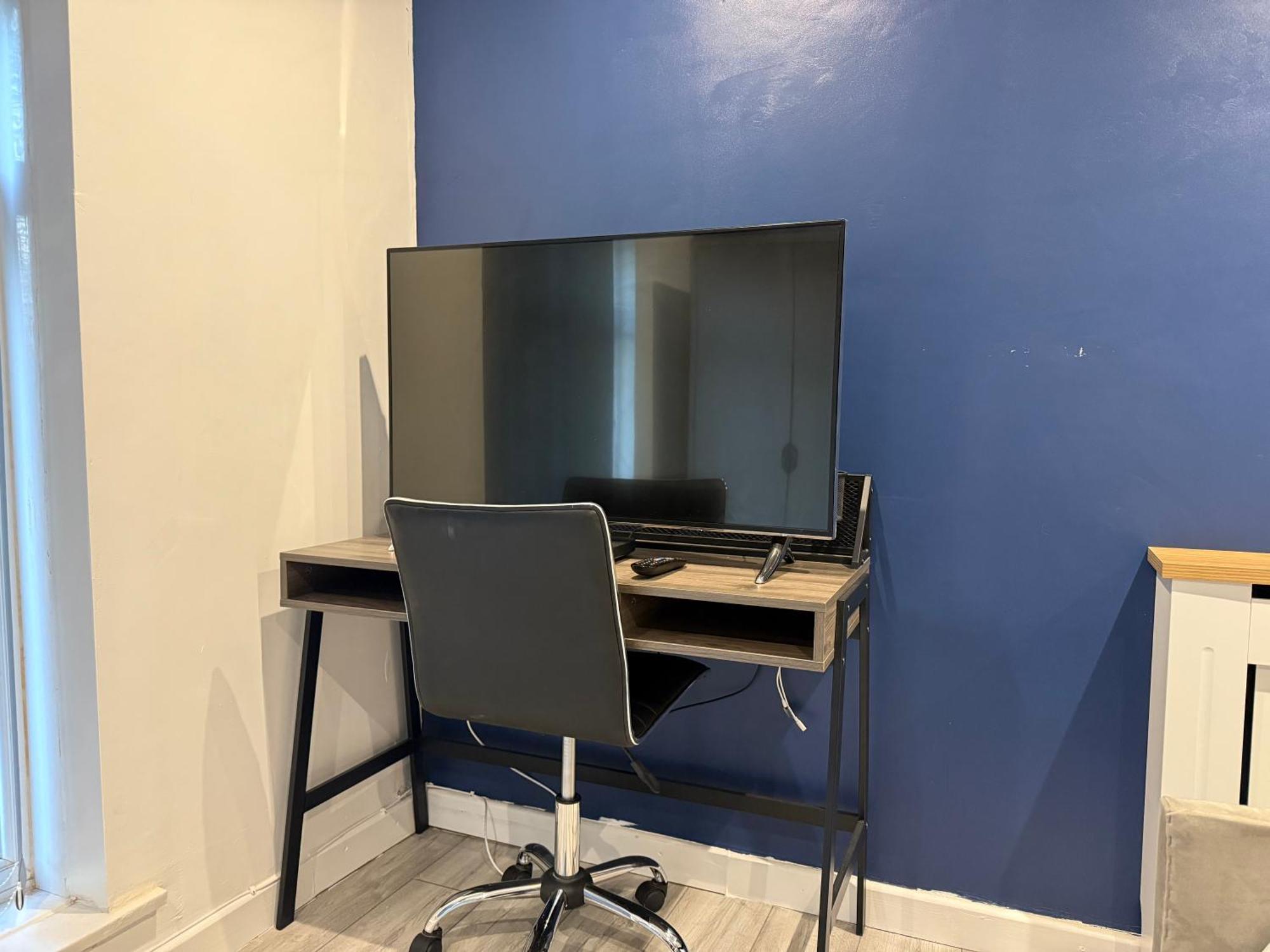5 Bed Town House Within City Centre And Sleeps Up To 11 With Sky And Netflix Birmingham Luaran gambar